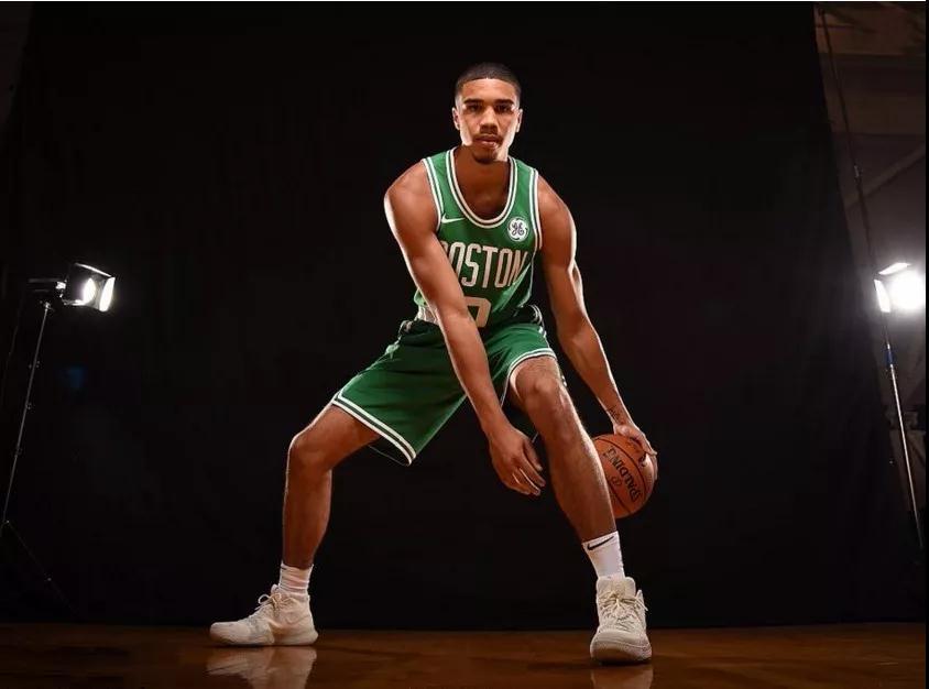 他用自己的 他用自己的