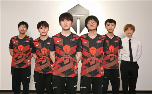 充满悬念与 充满悬念与