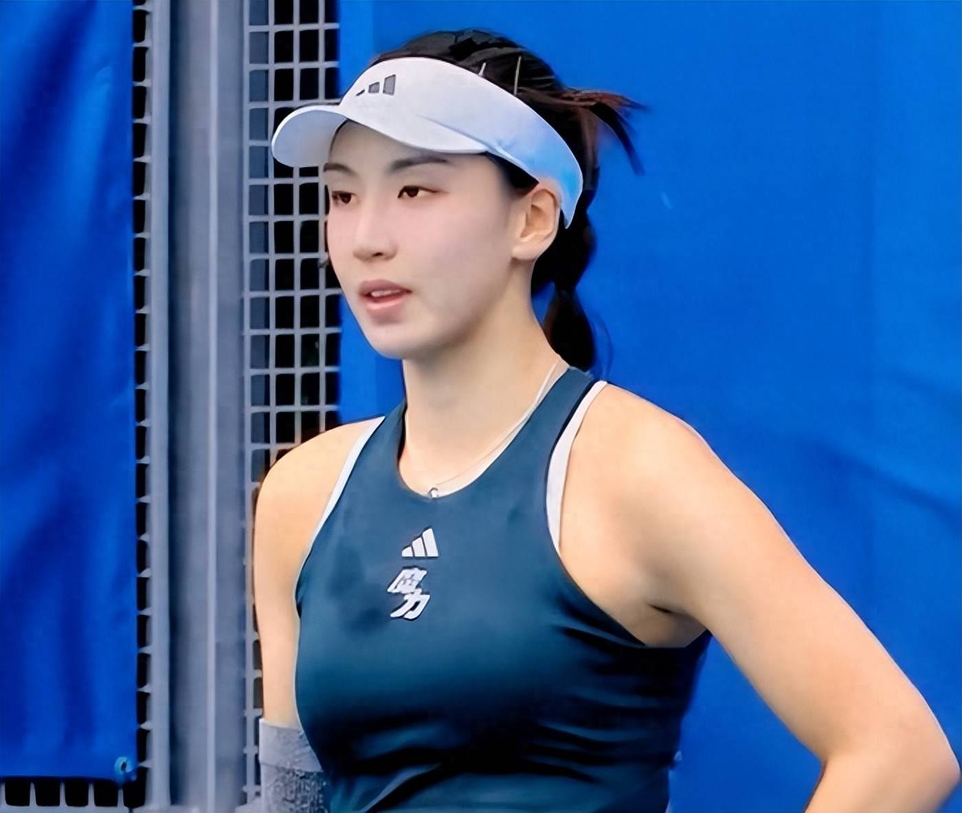 萨更衣室的 萨更衣室的