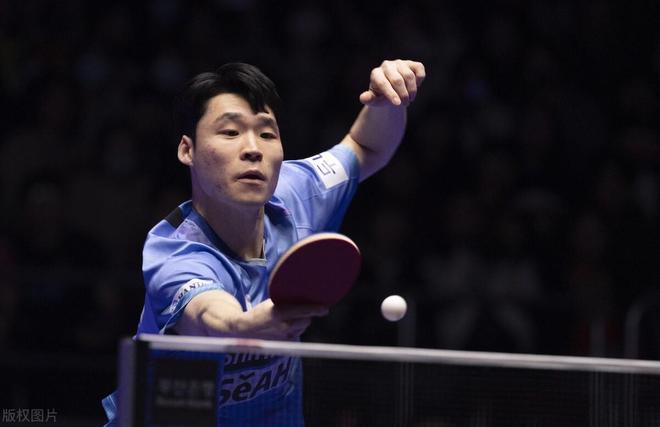 黄龙体育中 黄龙体育中